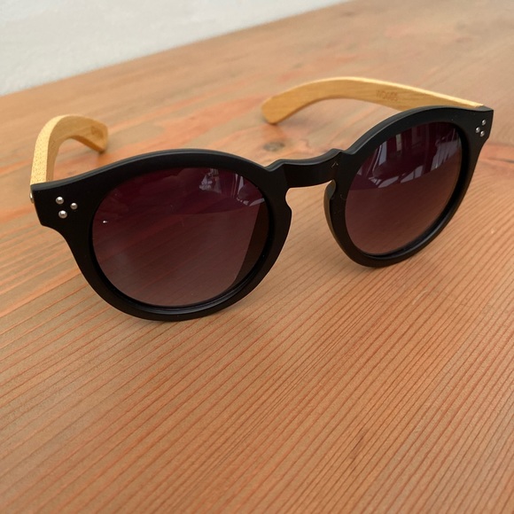 Banana Republic Accessories - Banana Republic sunglasses